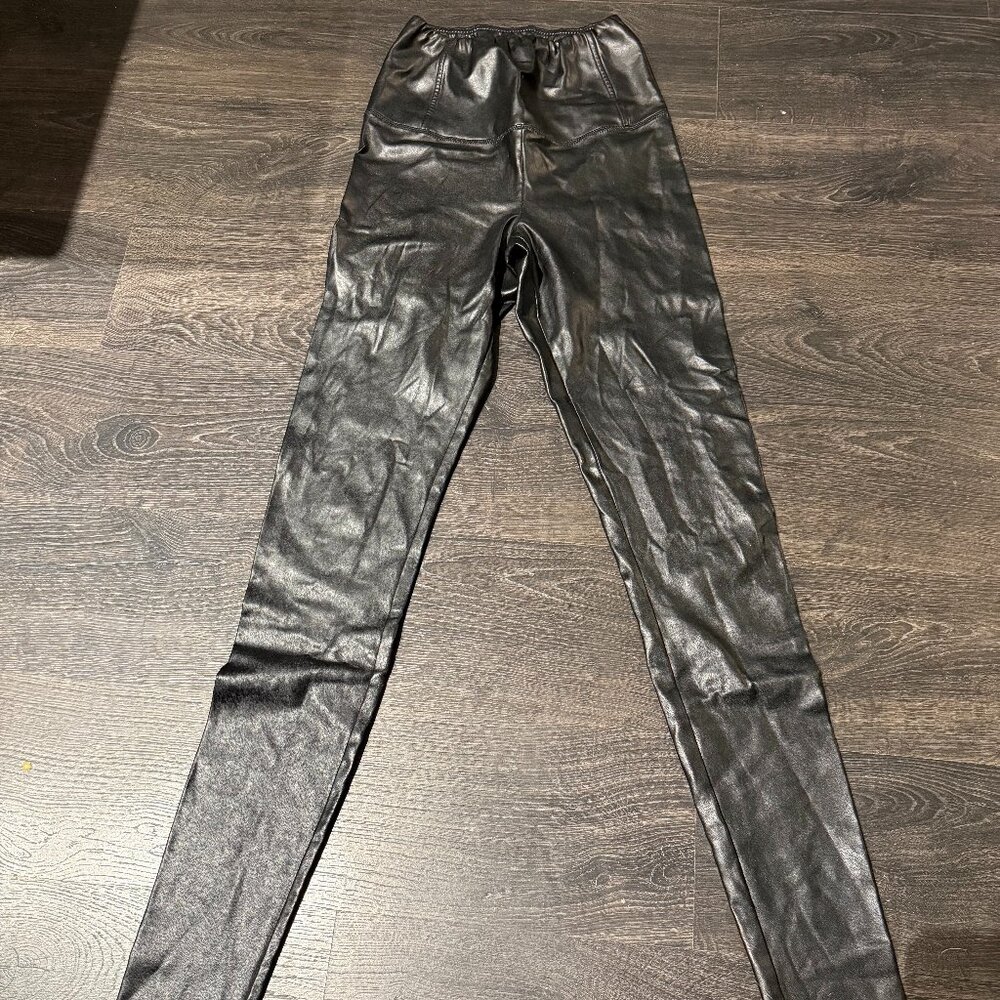 Aritzia Wilfred Free High-Waisted Faux Leather Leggings